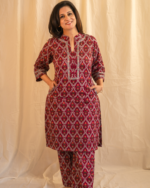 The kurta mandarian collar with detailing on the neckling - Image 2