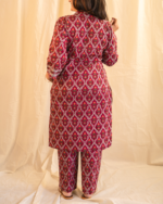 The kurta mandarian collar with detailing on the neckling - Image 3